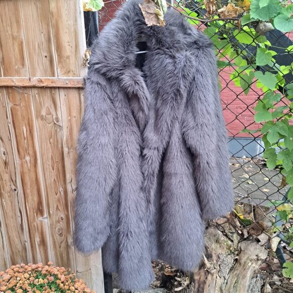 Stunning faux fur coat - Picture 3 of 5